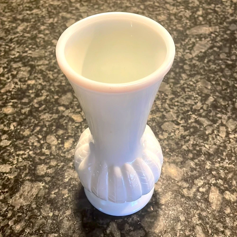 Vintage MCM Randall Milk Glass Feather Wheat Leaf Flower Vase White‎ Opaque 9